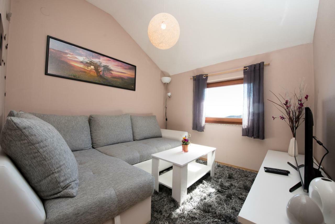 Lola Apartment Veprinac 外观 照片